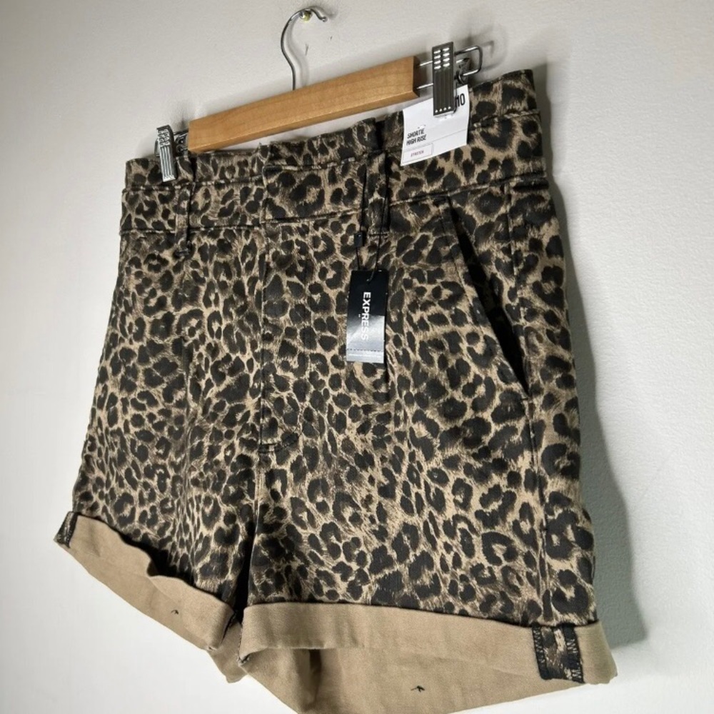 Express stretch shortie high rise leopard shorts size 10 - Picture 2 of 13